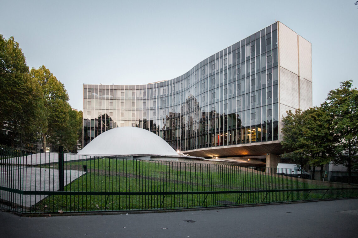 French communist party headquarters / oscar niemeyer | classics on architecture lab