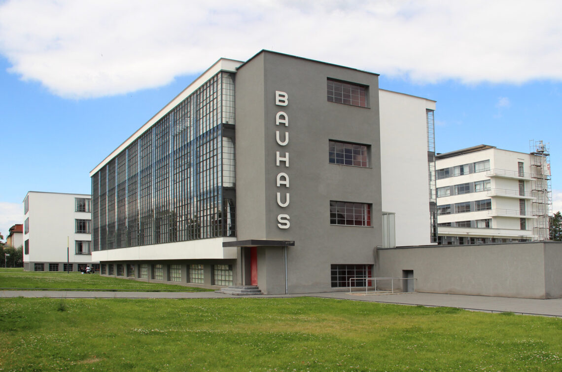 Dessau bauhaus / walter gropius | classics on architecture lab