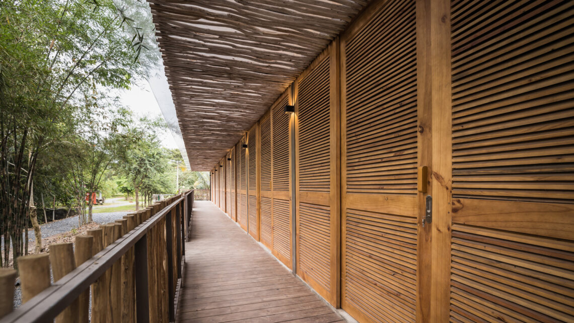 Hippofarm bioclimatic dormitories / t3 architects