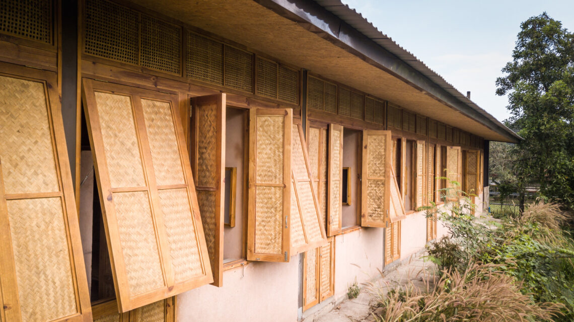 Hippofarm bioclimatic dormitories / t3 architects