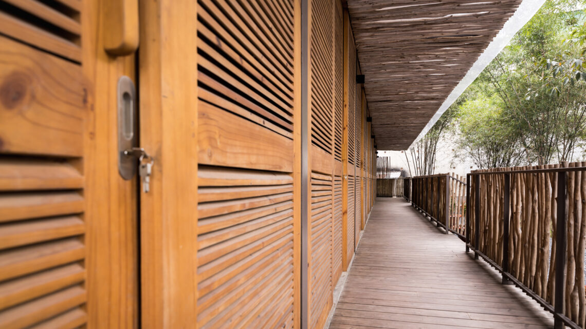 Hippofarm bioclimatic dormitories / t3 architects