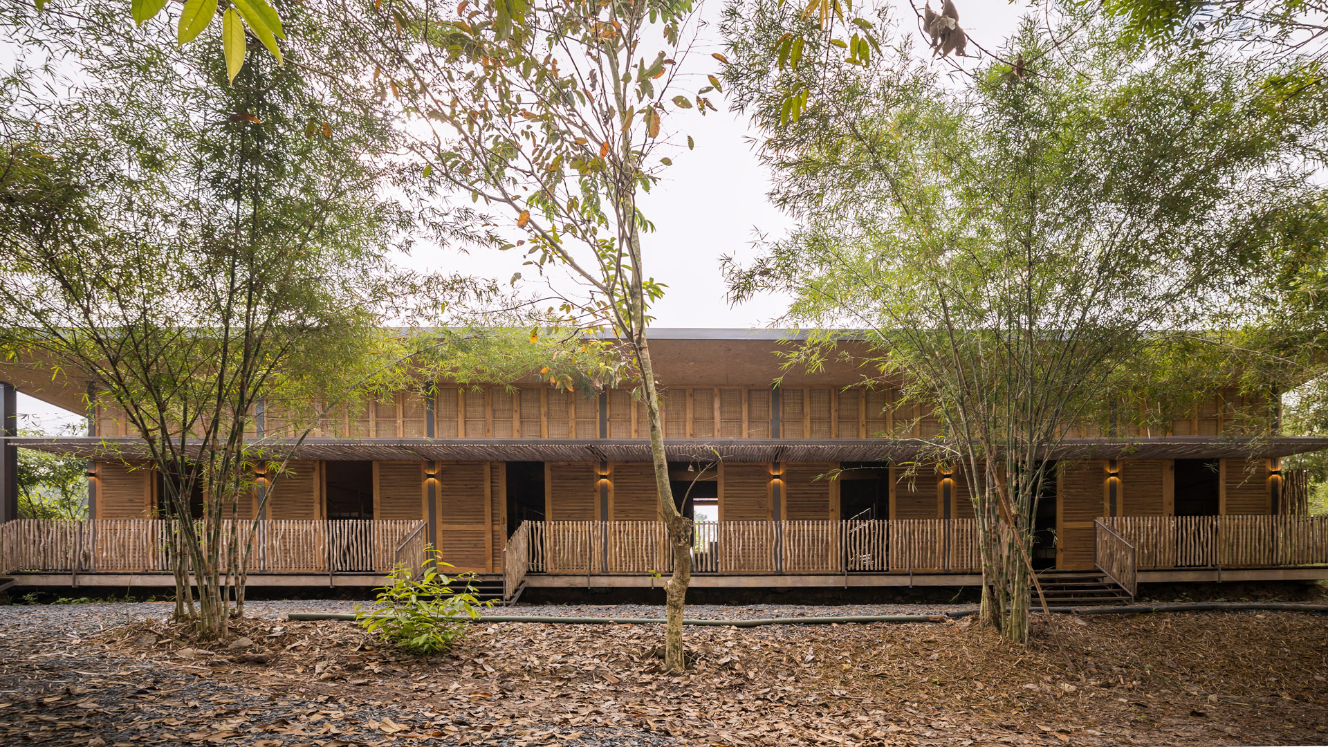 Hippofarm bioclimatic dormitories / t3 architects