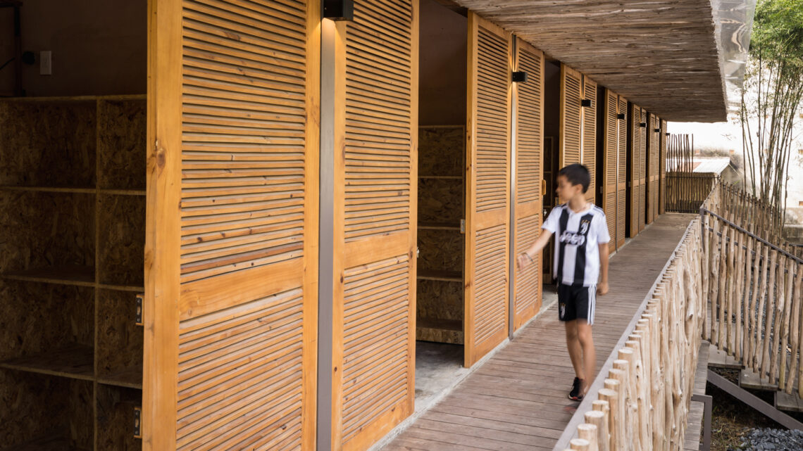 Hippofarm bioclimatic dormitories / t3 architects