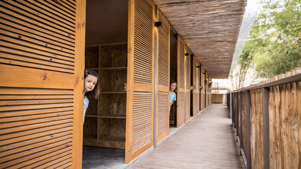 Hippofarm bioclimatic dormitories / t3 architects