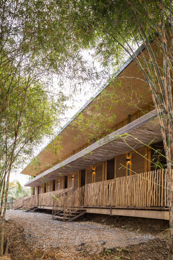 Hippofarm bioclimatic dormitories / t3 architects