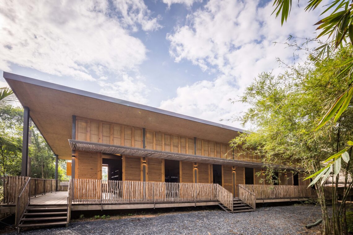 Hippofarm bioclimatic dormitories / t3 architects
