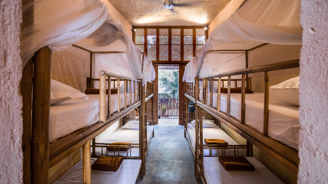 Hippofarm bioclimatic dormitories / t3 architects