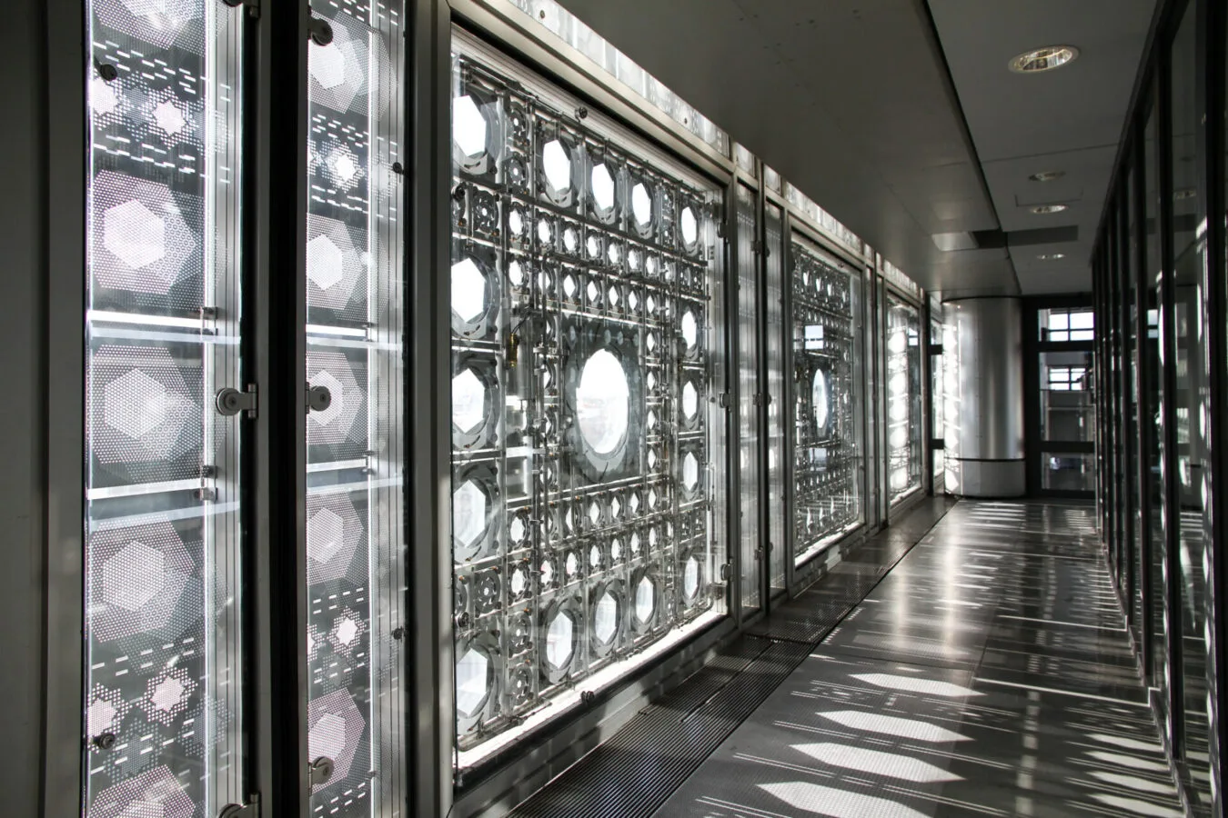 Institut du monde arabe / ateliers jean nouvel + pierre soria + gilbert lezenes + architecturestudio | classics on architecture lab
