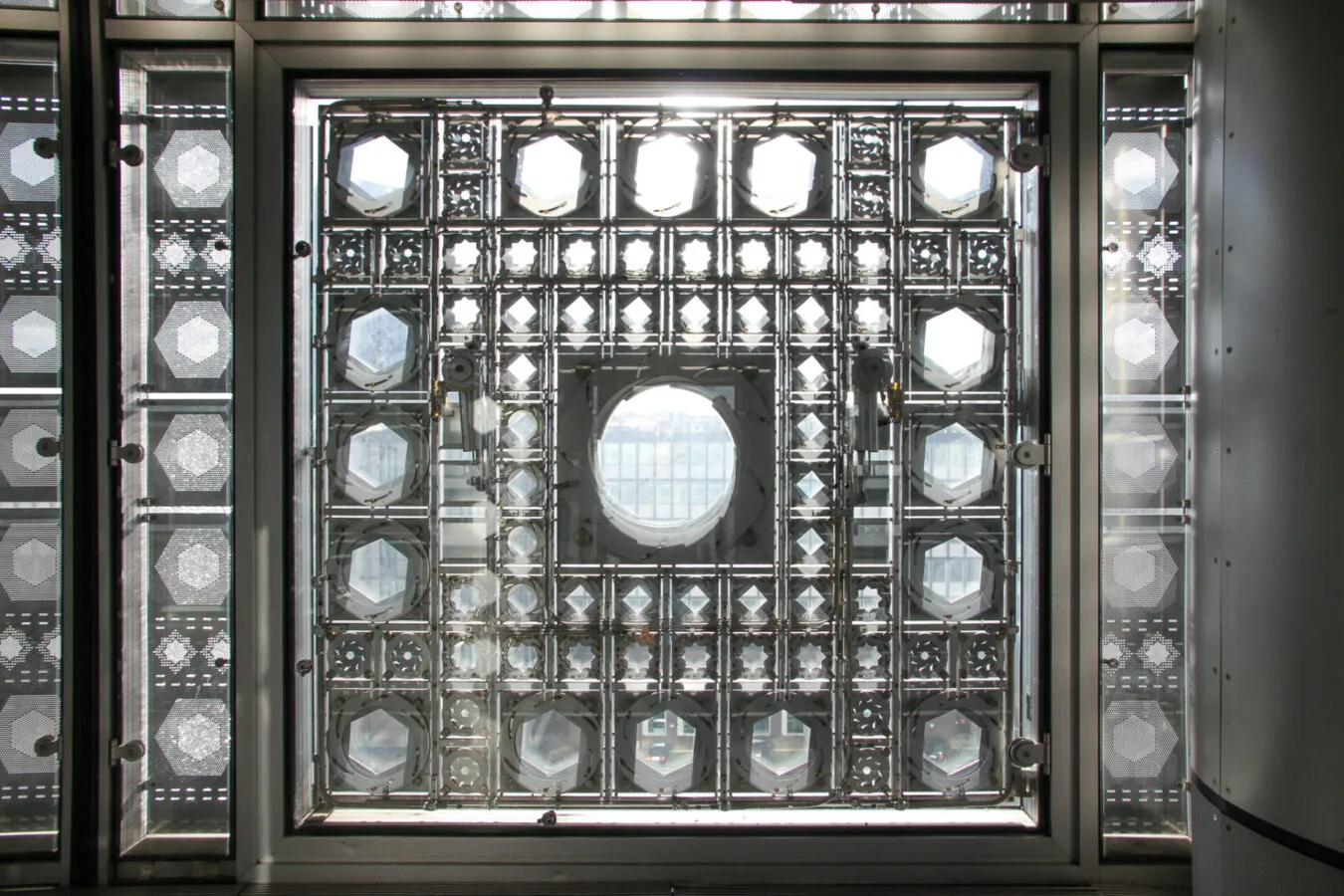 Institut du monde arabe / ateliers jean nouvel + pierre soria + gilbert lezenes + architecturestudio | classics on architecture lab