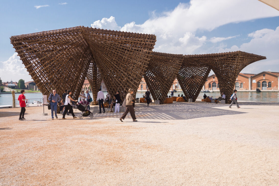 Bamboo stalactite / vtn architects