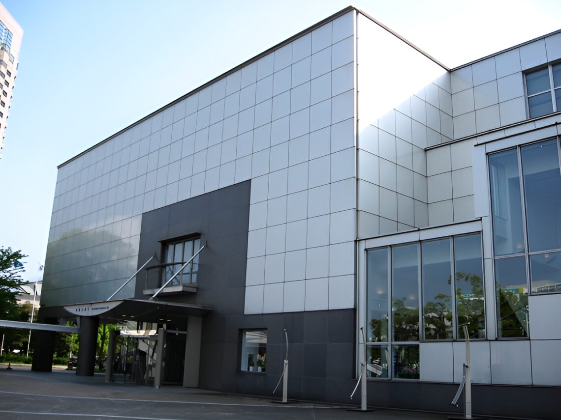 Makuhari Messe / Fumihiko Maki | Classics On Architecture Lab 5 Makuhari messe / fumihiko maki | classics on architecture lab