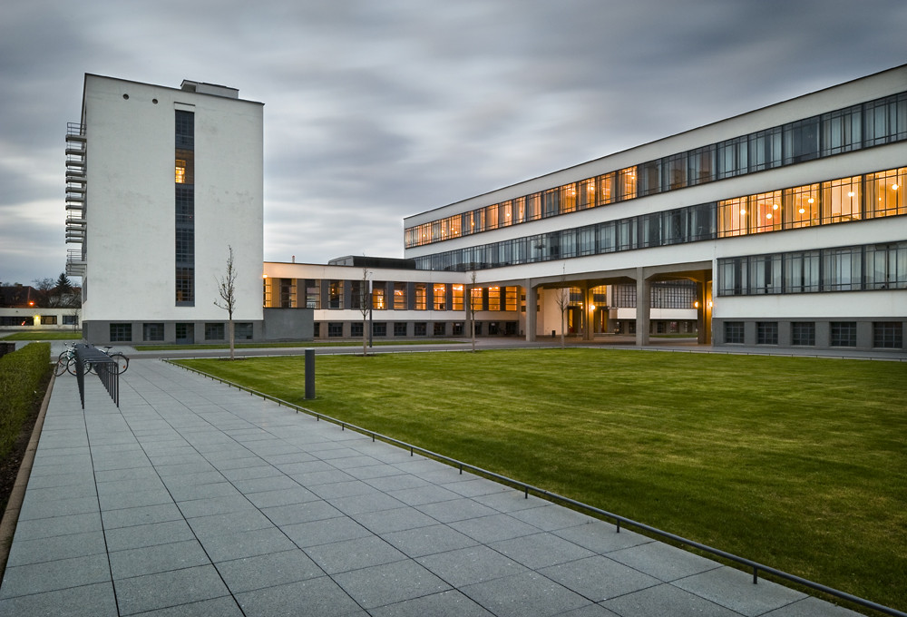 Dessau bauhaus / walter gropius | classics on architecture lab