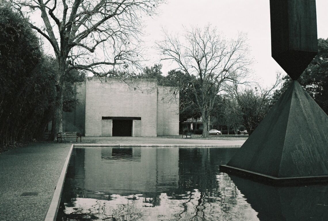 Rothko chapel / philip johnson, howard barnstone, eugene aubry | classics on architecture lab