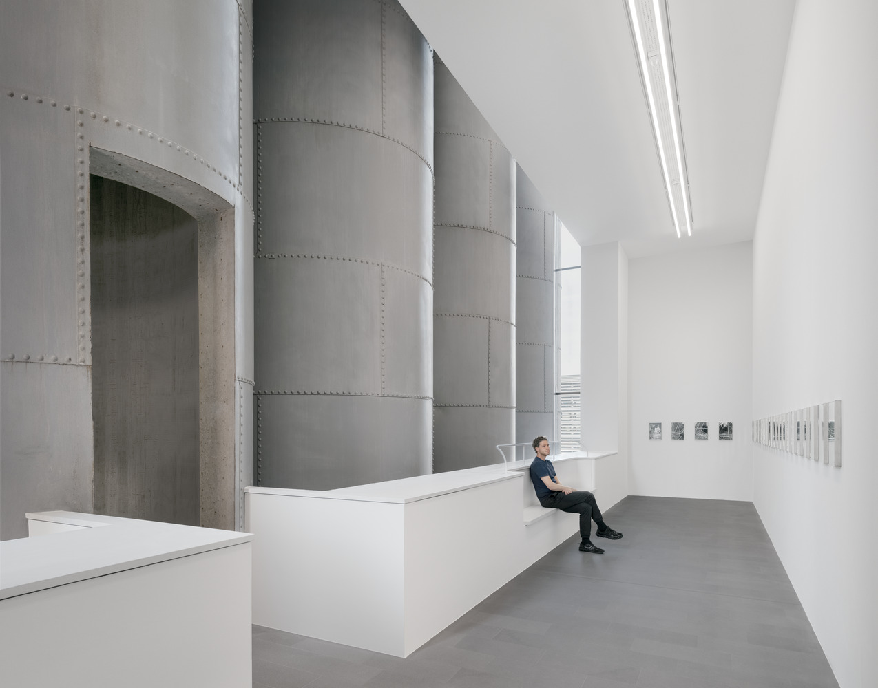 05-Mkm-Erweiterungsbau-Installationsansichtmatschinskydenninghoff-Plus-Davidschnell-Image-C-Simon-Menges Mkm museum küppersmühle extension / herzog & de meuron