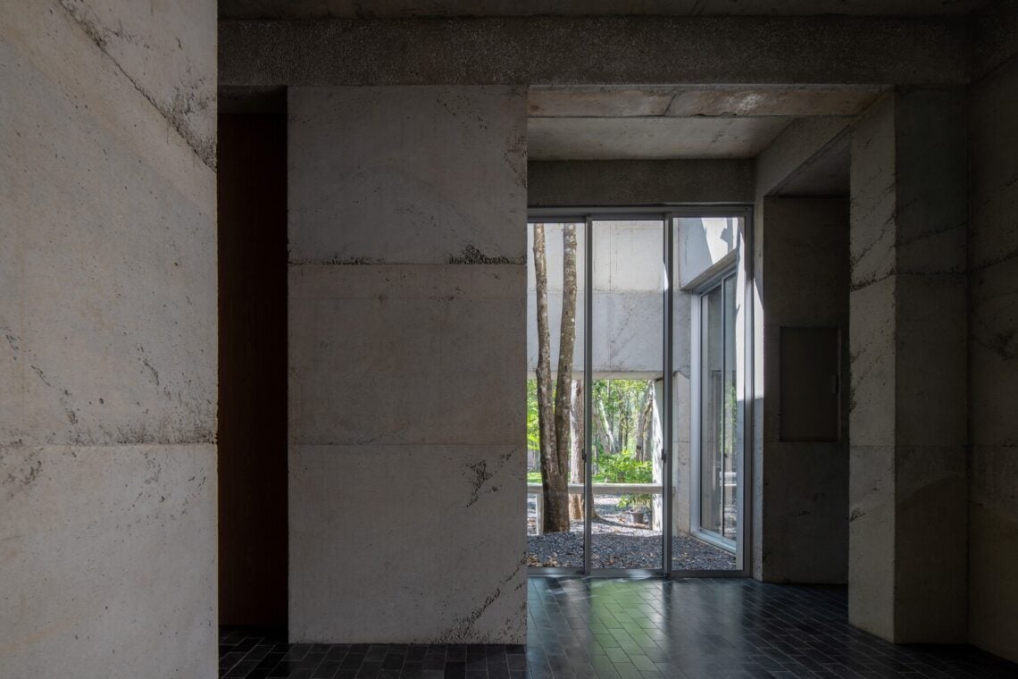 Yellow House / Joys Architects 15 Yellow house / joys architects