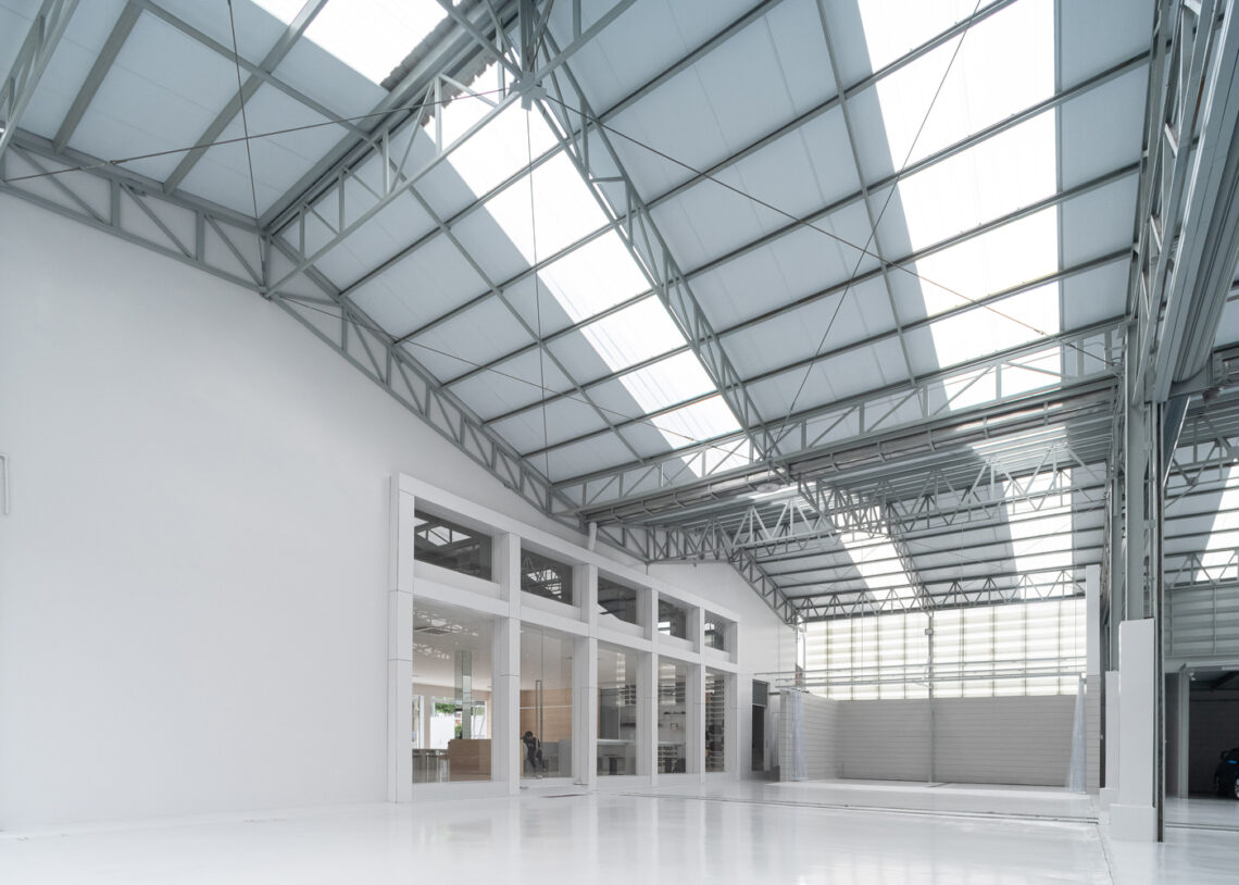 Archive auto service facility / phtaa