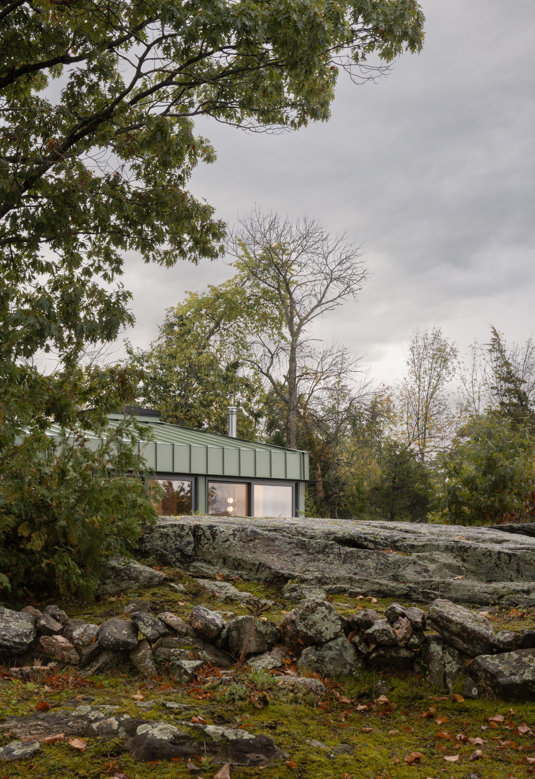 Green Cabin / Daymark Design 9 Green cabin / daymark design