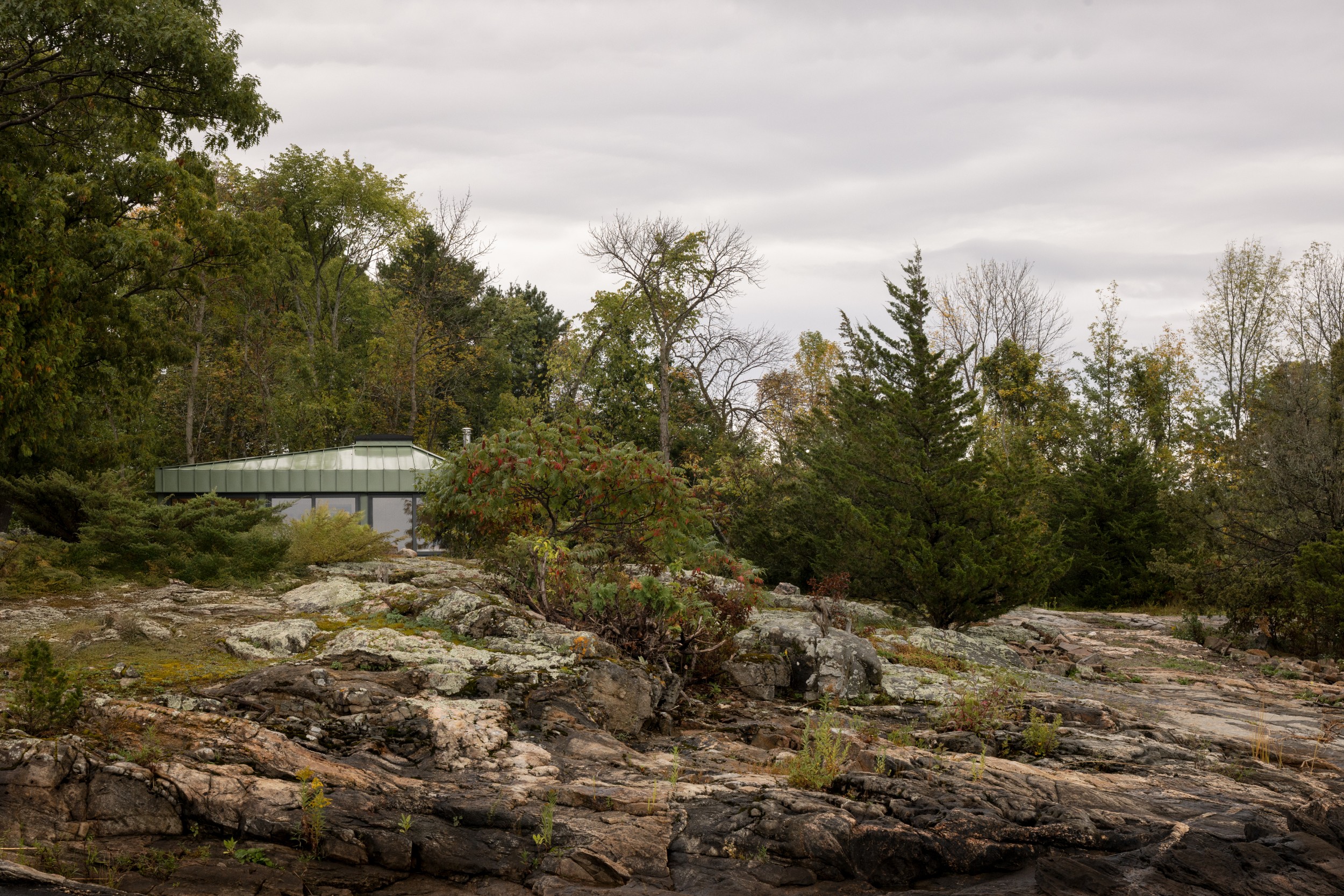 Daymark_Green Cabin High Res-02 Green cabin / daymark design