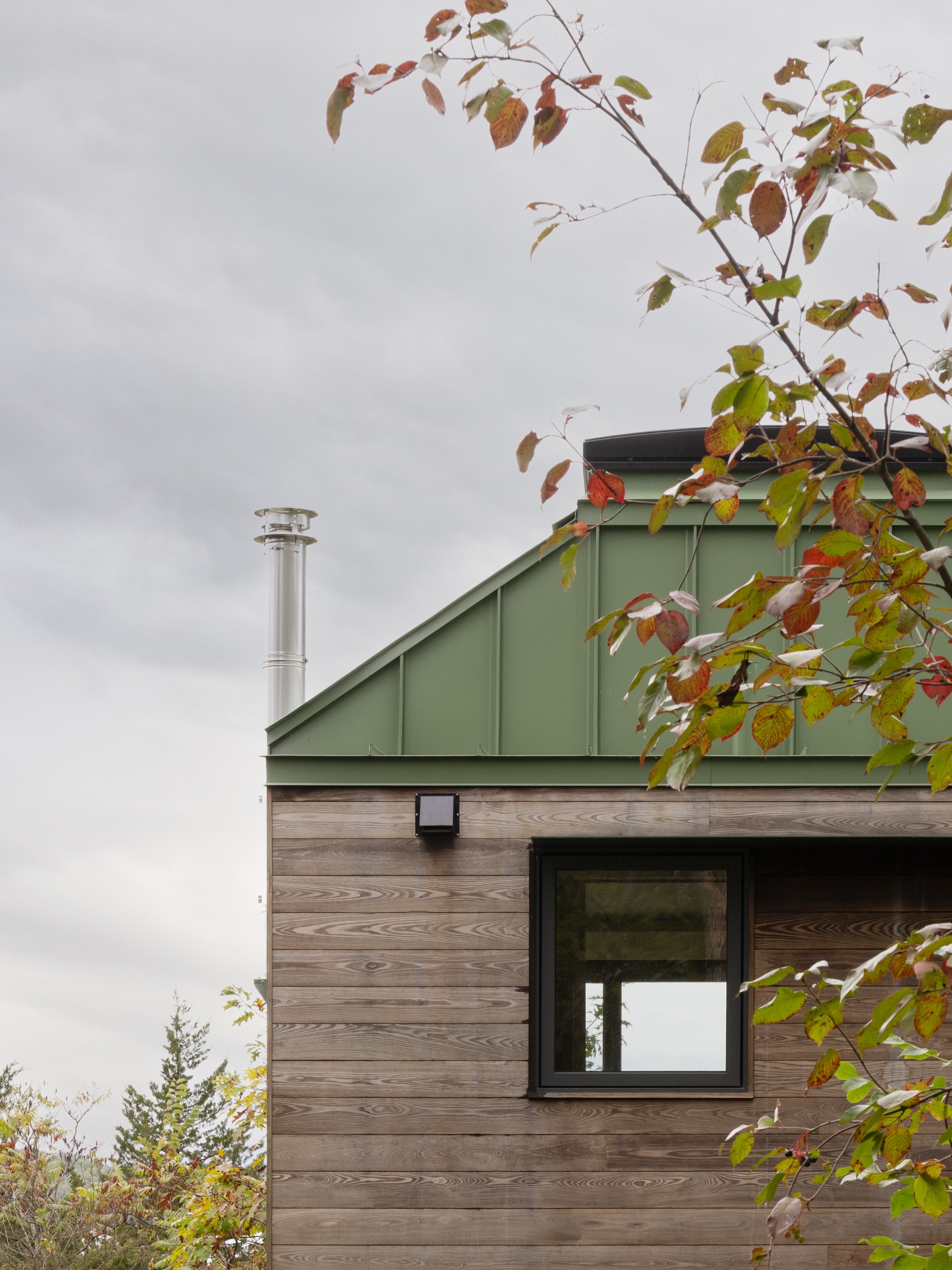 Green Cabin / Daymark Design 18 Green cabin / daymark design