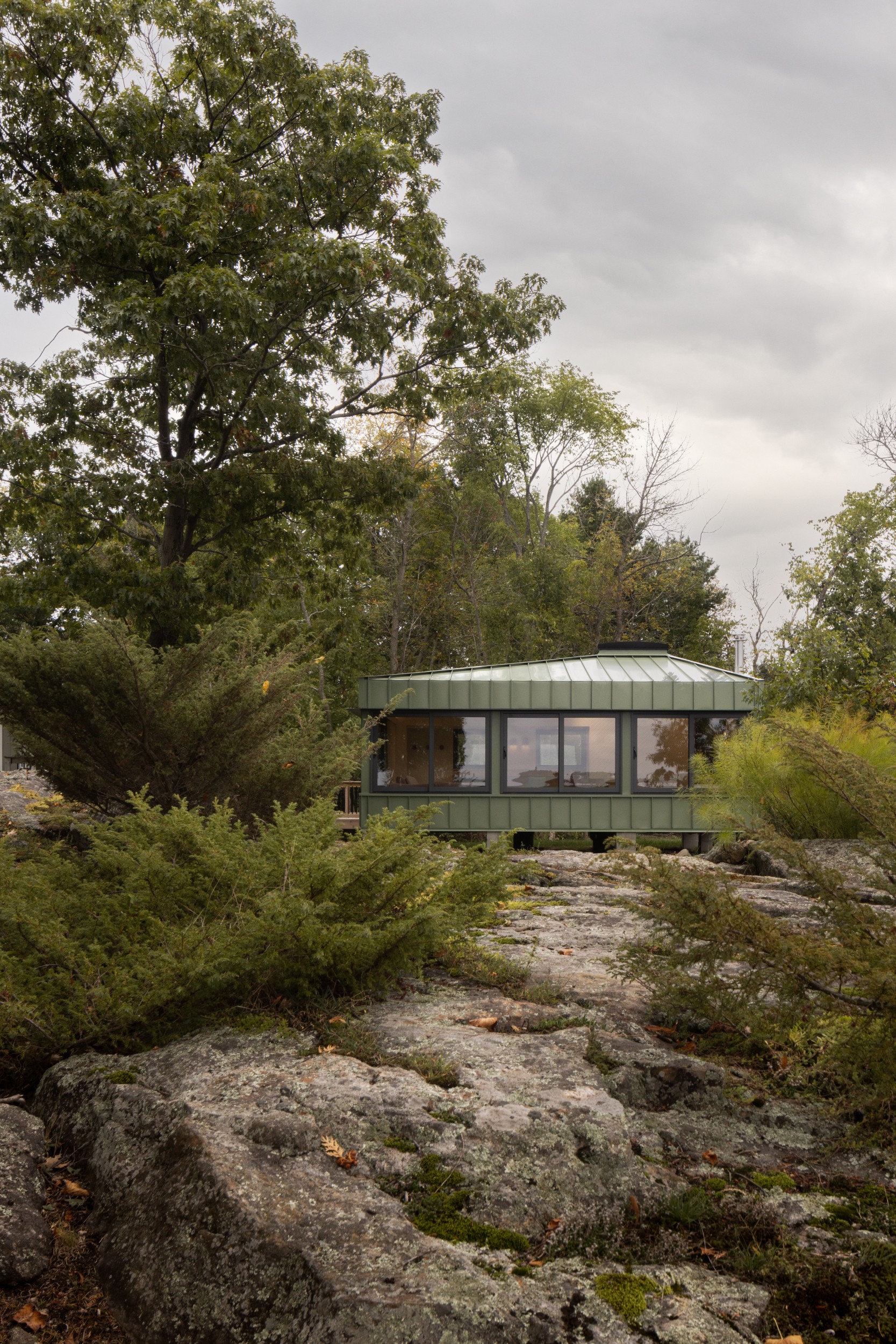Daymark_Green Cabin High Res-16 Green cabin / daymark design