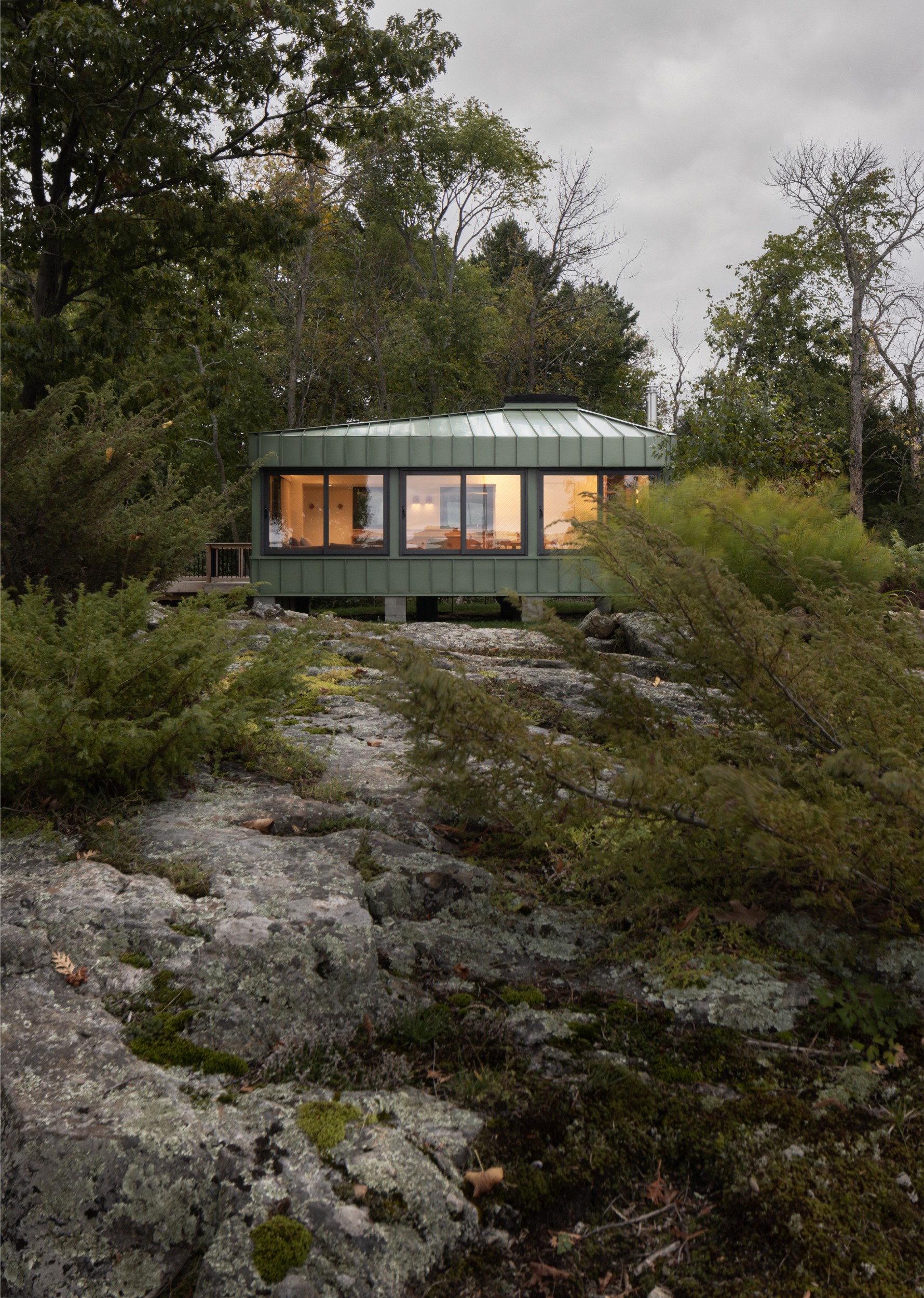 Green Cabin / Daymark Design 15 Green cabin / daymark design