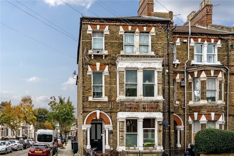 Inside London’s Tiniest Flat The 75-Square-Foot Microflat (2) Inside londons tiniest flat the 75 square foot microflat 2 1
