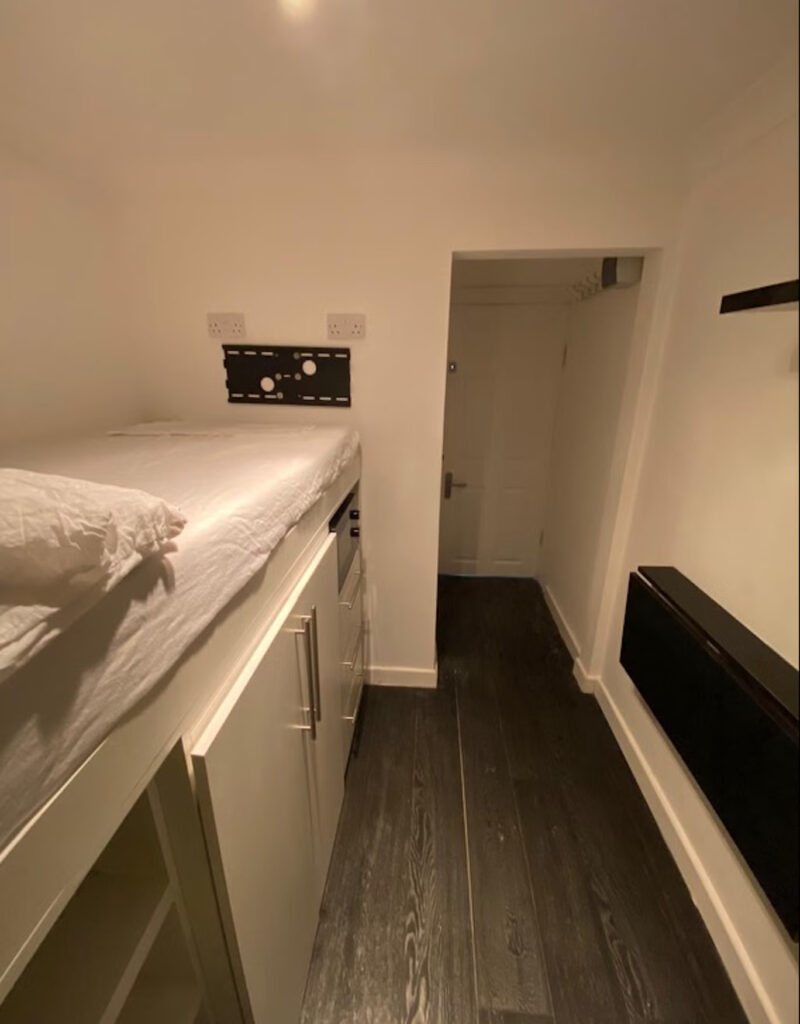 Inside London’s Tiniest Flat: The 75-Square-Foot Microflat 2 Inside londons tiniest flat the 75 square foot microflat 6 1