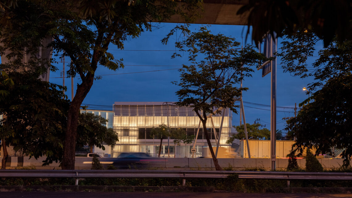 Archive auto service facility / phtaa