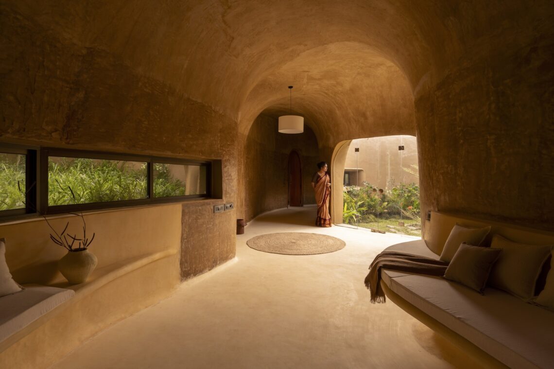 Into the wild house / earthscape studio