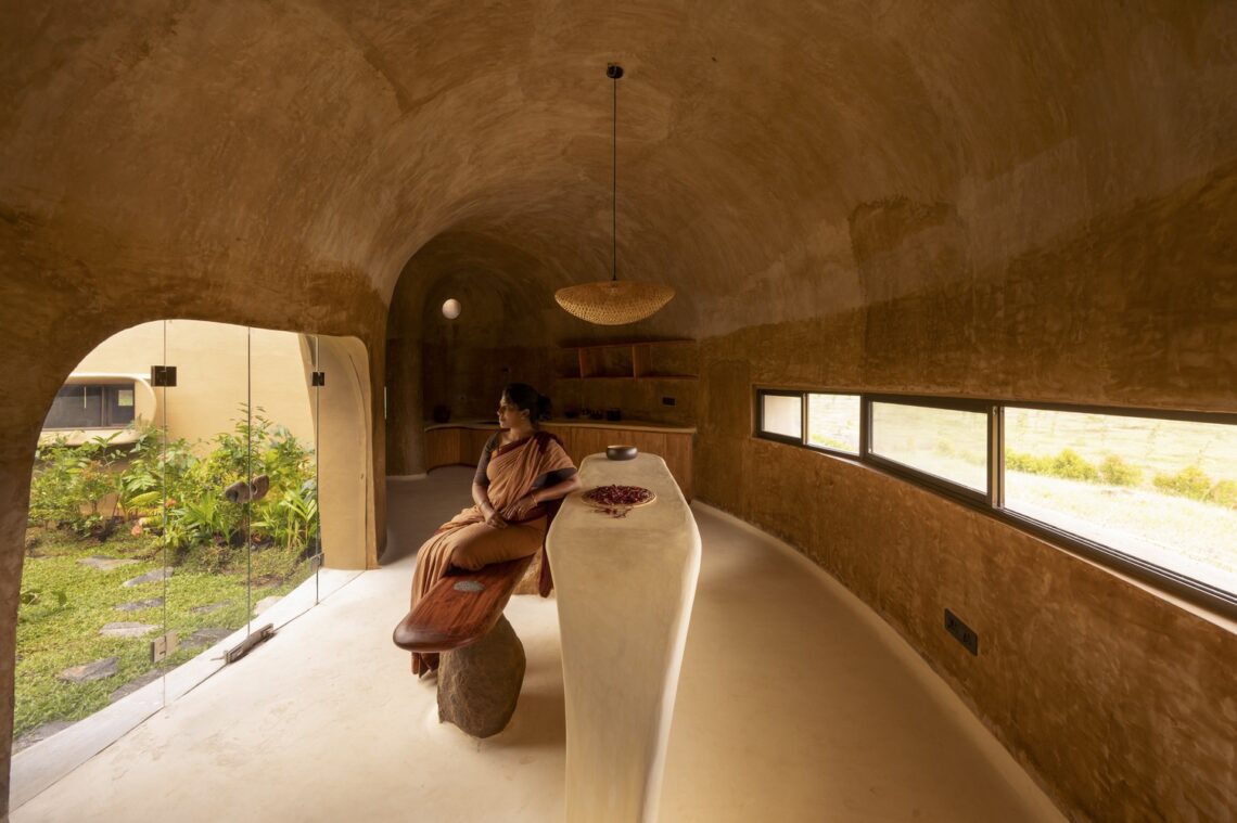 Into the wild house / earthscape studio