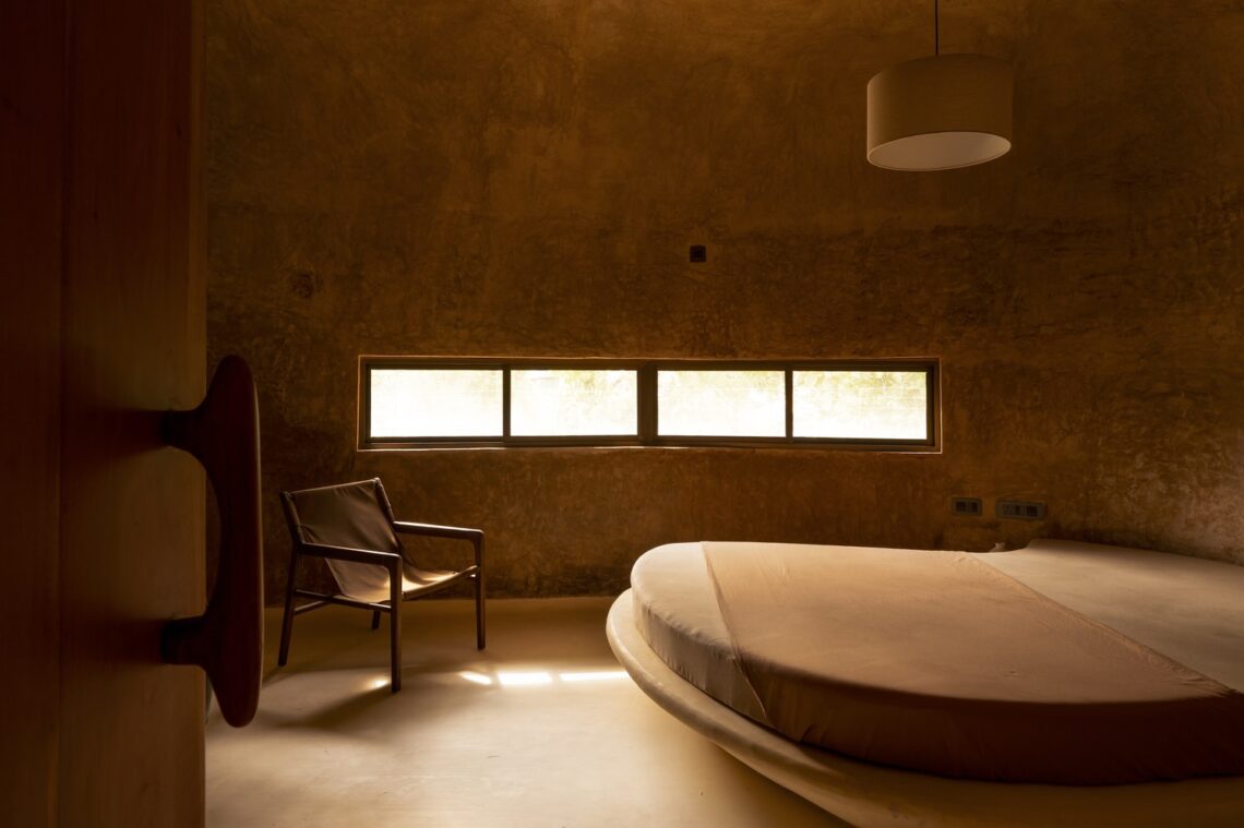 Into the wild house / earthscape studio