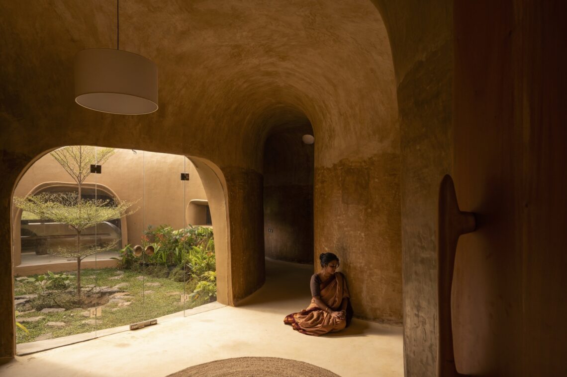Into the wild house / earthscape studio