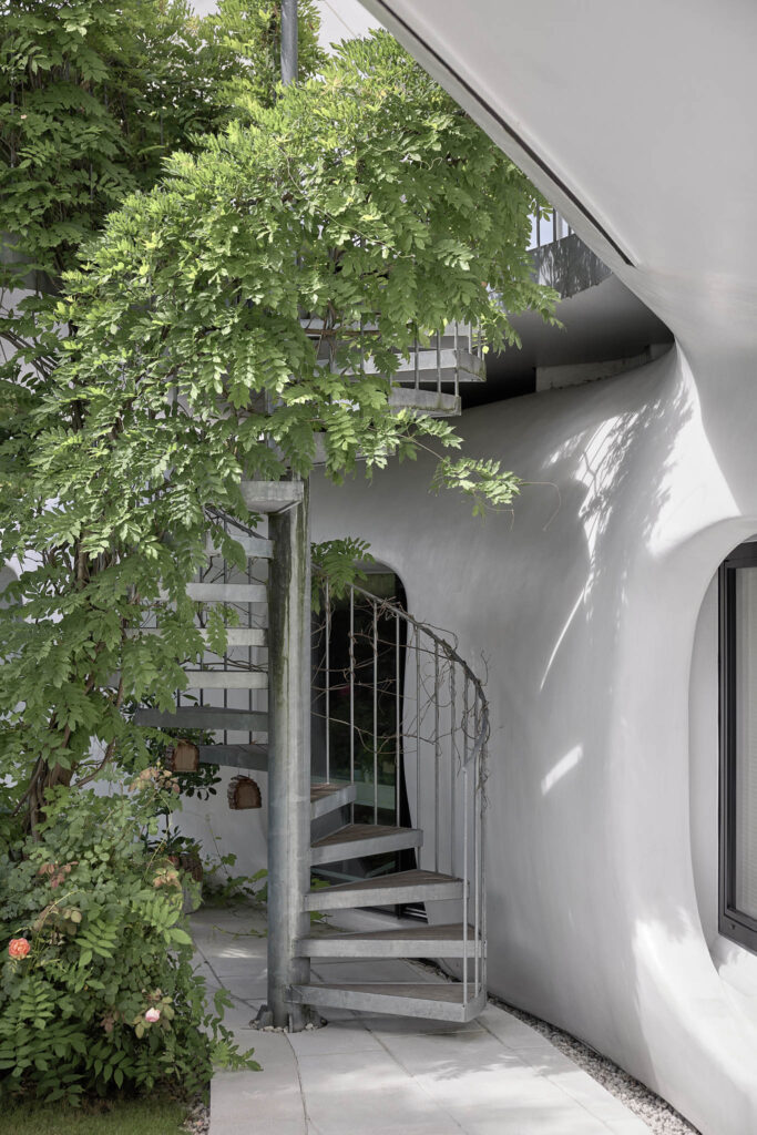 Amorph living sculpture / lechner & lechner architects