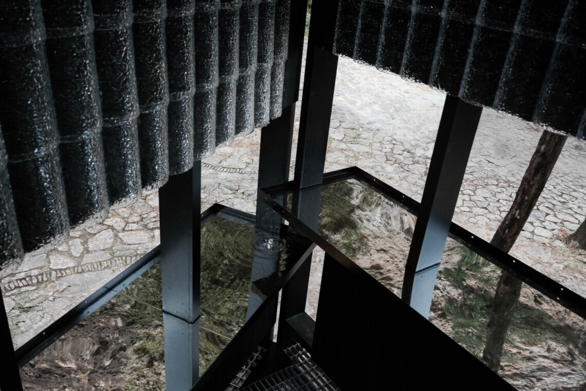 Drop-stop pavilion / aptdotapt