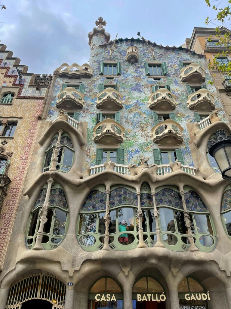 The ultimate guide to barcelona’s architecture and landmarks to visit