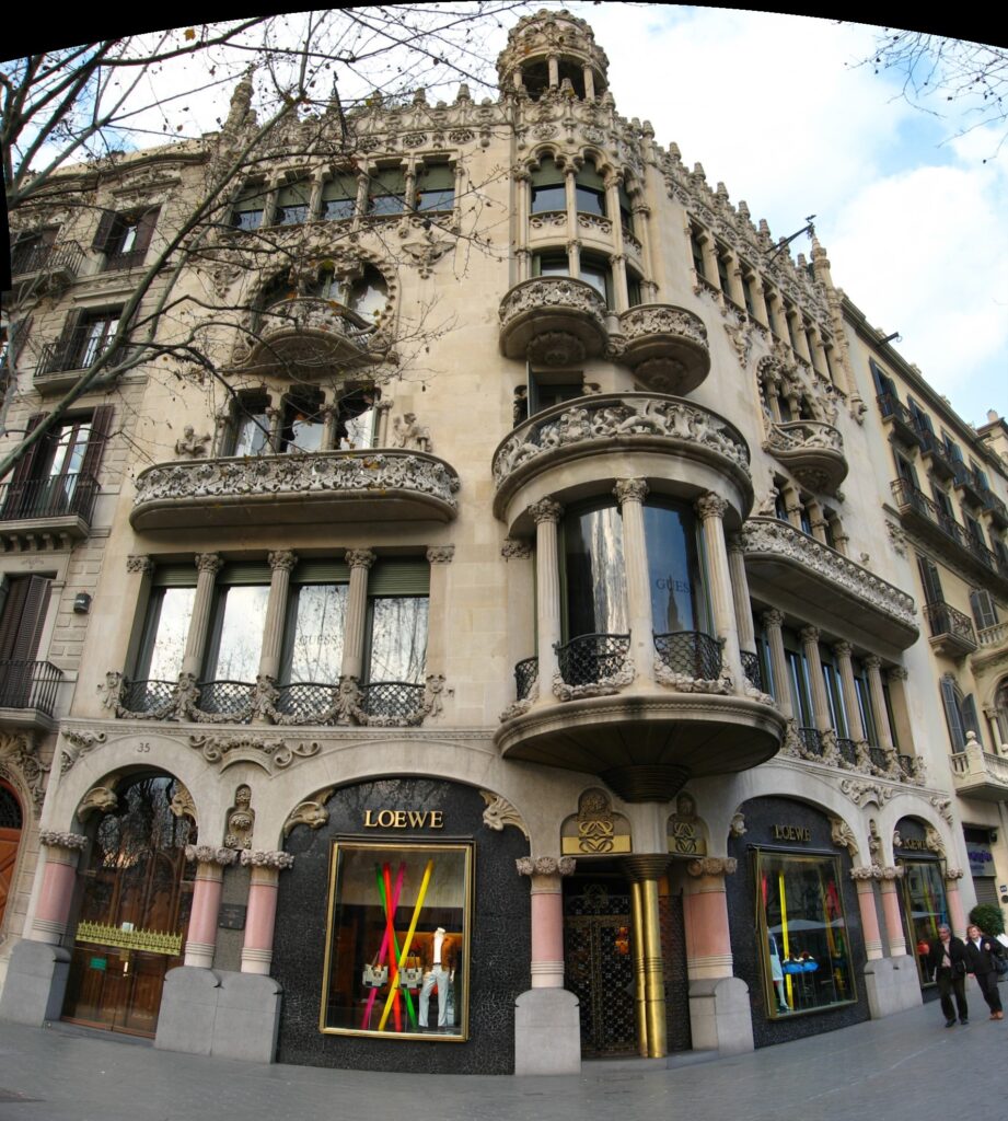 The ultimate guide to barcelona’s architecture and landmarks to visit