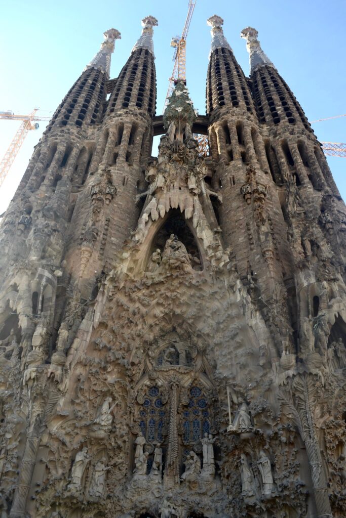 The ultimate guide to barcelona’s architecture and landmarks to visit