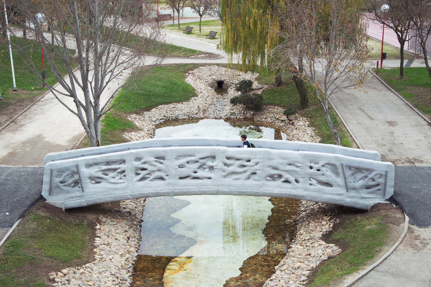 Iaac_Constructs_Spains_First_3D_Printed_Bridge_02 Iaac constructs spain’s first 3d-printed bridge using parametric design