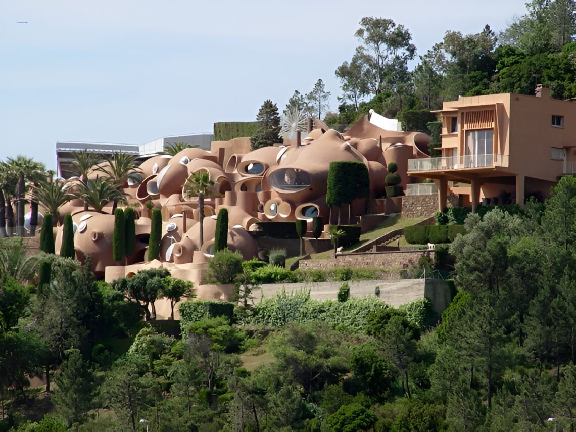 Palais Bulles / Antti Lovag | Classics On Architecture Lab 5 Palais bulles / antti lovag | classics on architecture lab