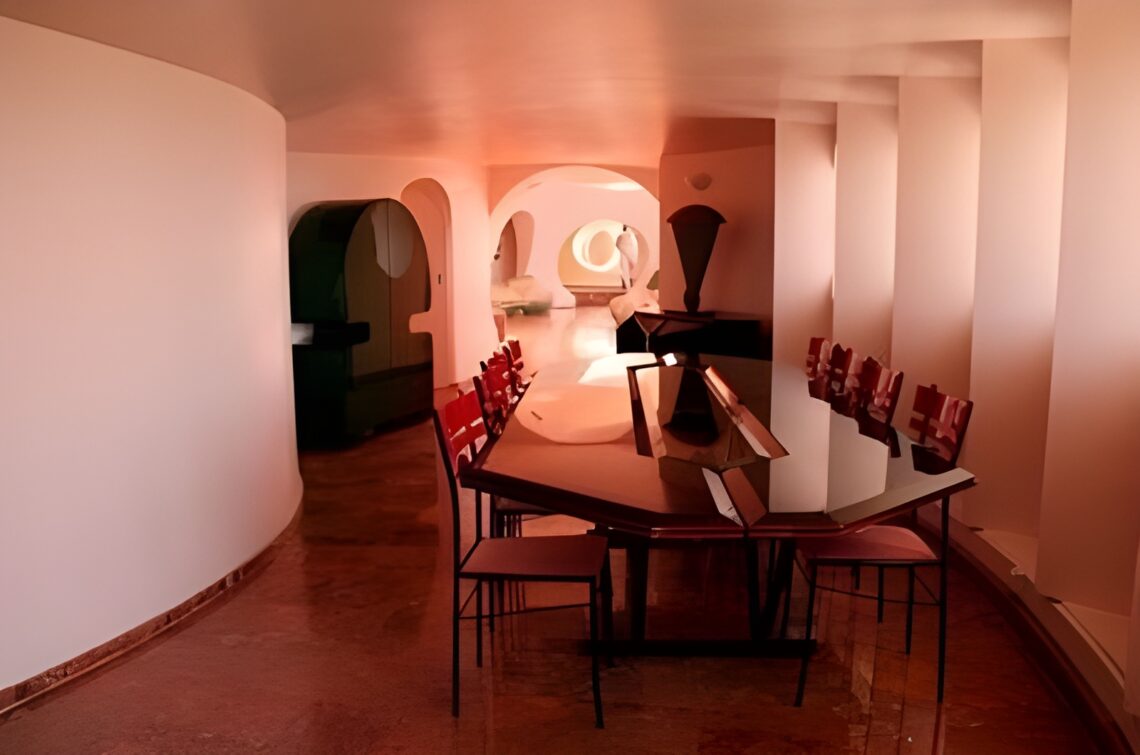 Palais Bulles / Antti Lovag | Classics On Architecture Lab 23 Palais bulles / antti lovag | classics on architecture lab