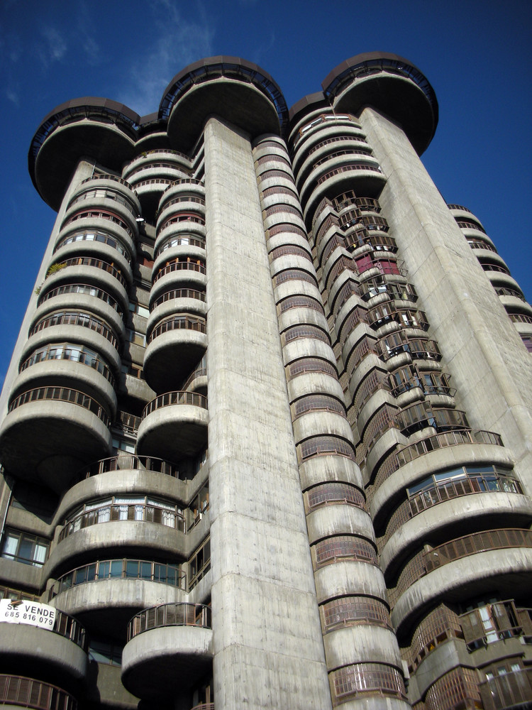 Stringio (5) Torre blancas / francisco javier sáenz de oiza | classics on architecture lab