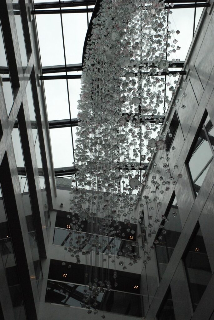 Interview With Edyta Barańska Of Baranska Design 2 Szklany zyrandol lobby hotel hilton 411u7tv36js0
