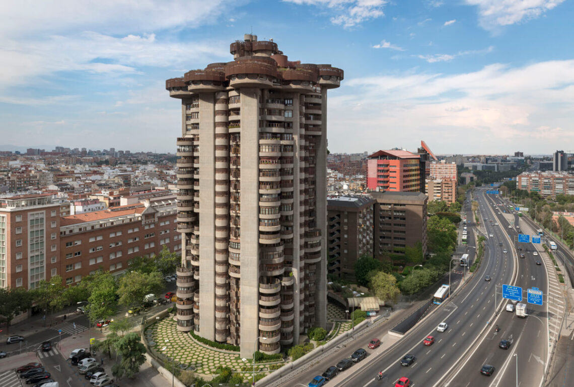Torre Blancas / Francisco Javier Sáenz De Oiza | Classics On Architecture Lab 13 Torre blancas / francisco javier sáenz de oiza | classics on architecture lab