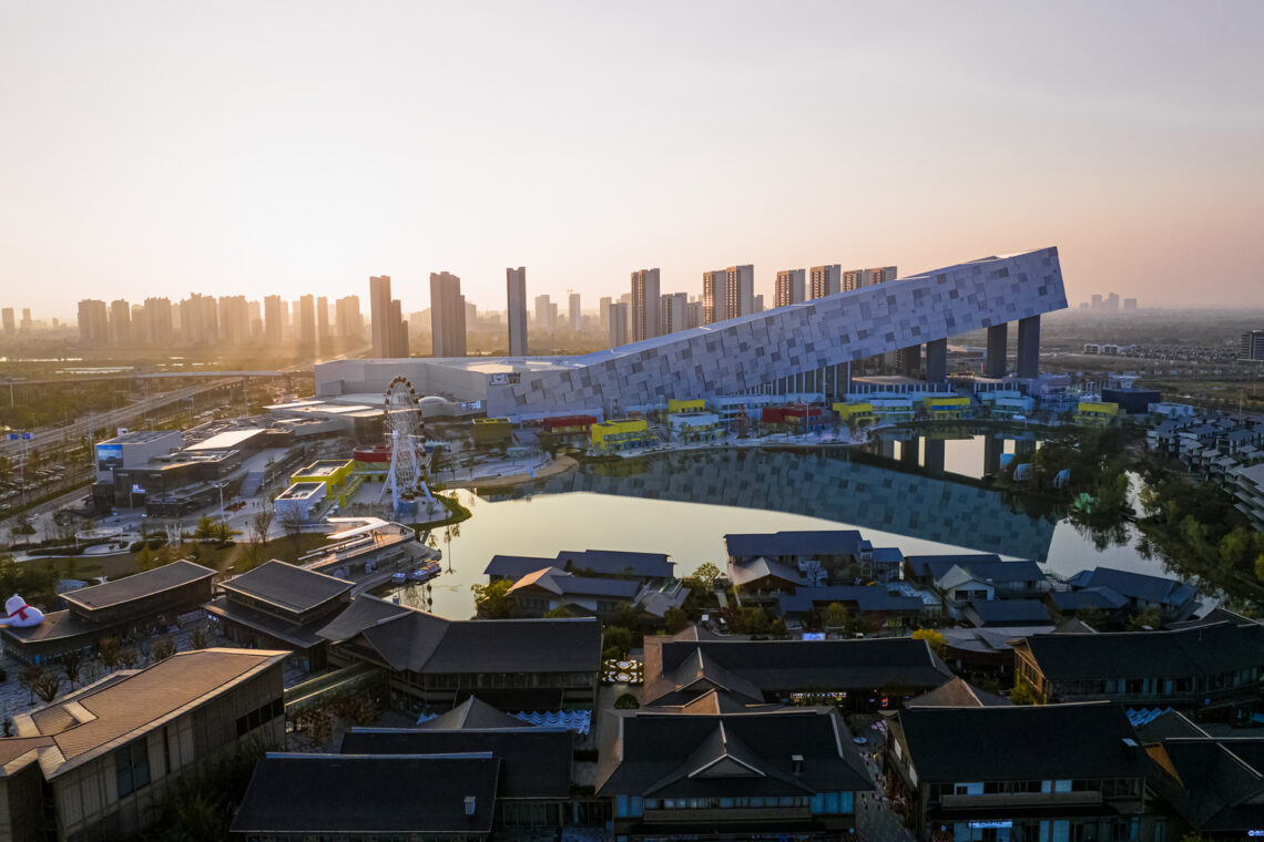 Wuhan ski resort / clou architects