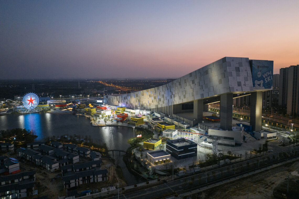 Wuhan ski resort / clou architects