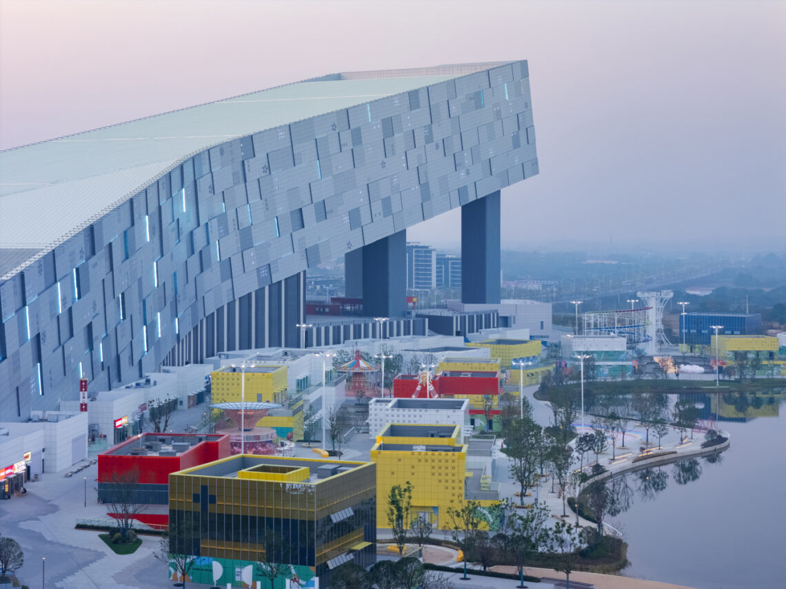 Wuhan ski resort / clou architects