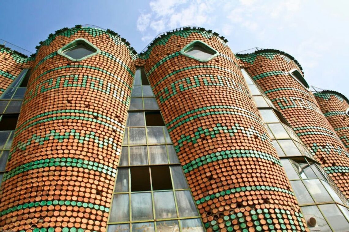 Paolo Soleri: Biography, Works, Awards 79 Solimene ceramics factory 3