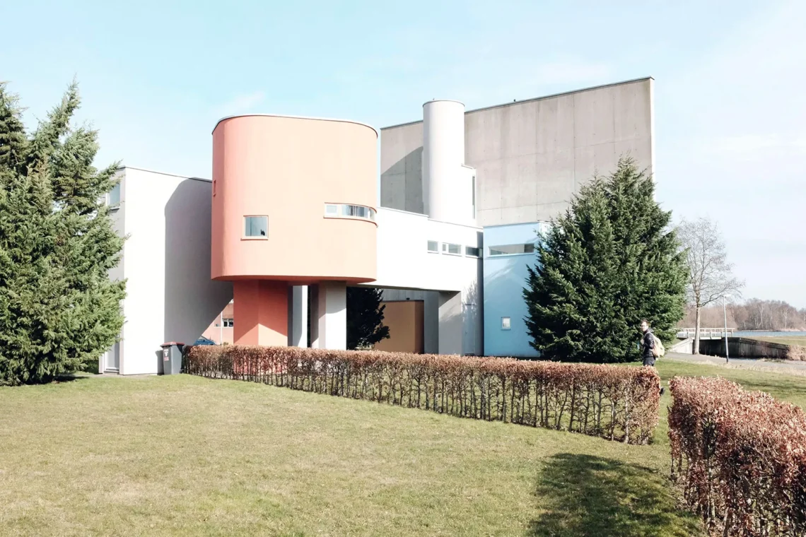 John Hejduk: Biography, Works, Awards 46 John hejduk wall house ii archeyes colors gili merin exterior 2. Jpg