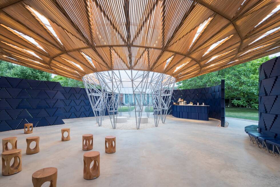 Diébédo Francis Kéré: Biography, Works, Awards 131 Interior of the serpentine pavilion. Photo by iwan baan
