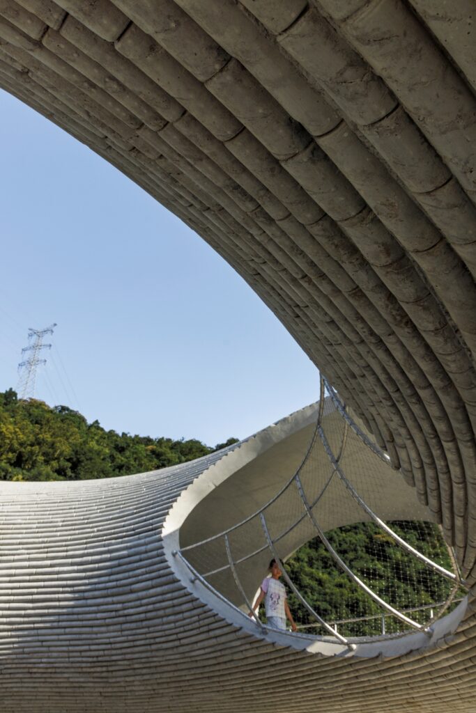 Resting loop with views / hcch studio